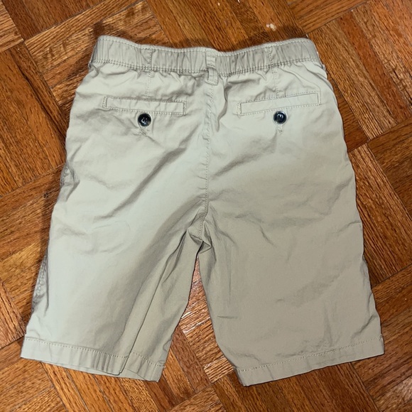 Arizona Jeans khaki shorts, size 7 pull on - Picture 2 of 3